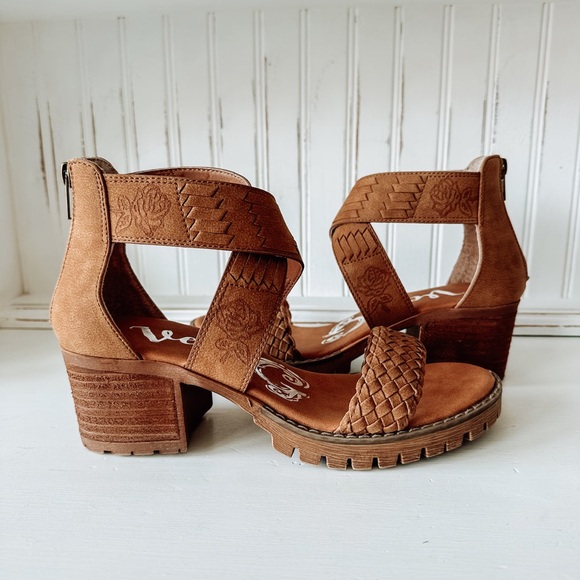 NIB Brand New Very G Vana Tan Tooled Woven Strappy Chunky Heels Heeled Shoes - Picture 6 of 8